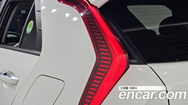 Kia Niro 2023 — photo 9