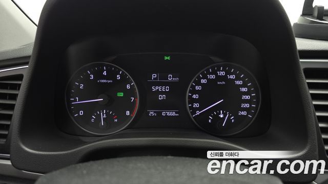 Hyundai AVANTE 2017 — photo 8