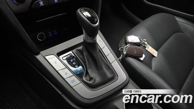 Hyundai AVANTE 2017 — photo 9