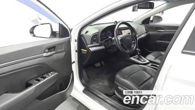 Hyundai AVANTE 2017 — photo 10