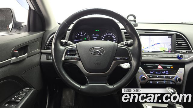 Hyundai AVANTE 2017 — photo 13