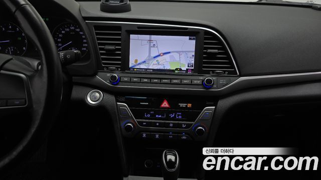 Hyundai AVANTE 2017 — photo 14