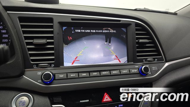 Hyundai AVANTE 2017 — photo 15