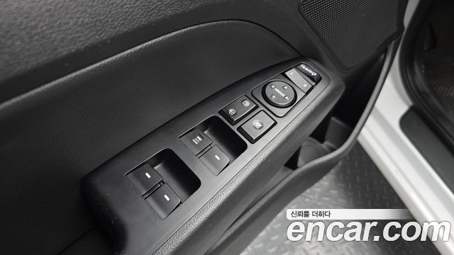 Hyundai AVANTE 2017 — photo 18