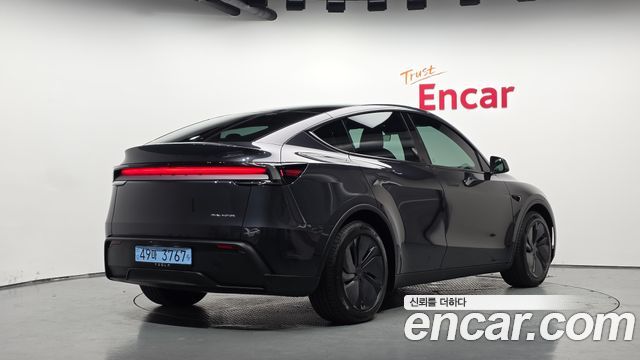 Tesla Model Y 2026 — photo 2