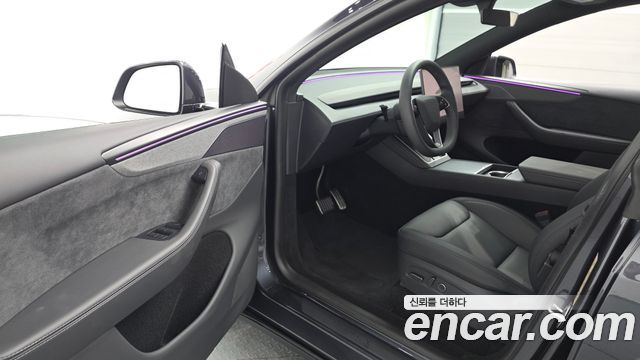 Tesla Model Y 2026 — photo 13