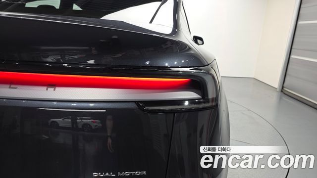 Tesla Model Y 2026 — photo 9