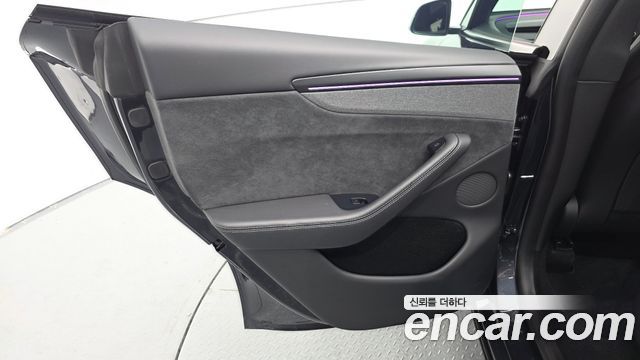 Tesla Model Y 2026 — photo 15