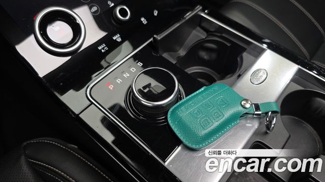 Land Rover Range Rover Velar 2019 — photo 12