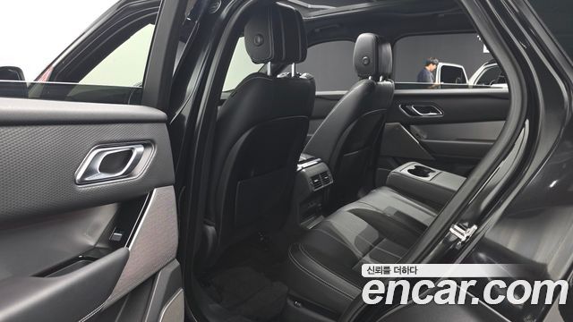 Land Rover Range Rover Velar 2019 — photo 17