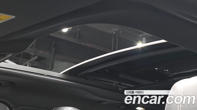 Land Rover Range Rover Velar 2019 — photo 24