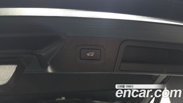 Land Rover Range Rover Velar 2019 — photo 26