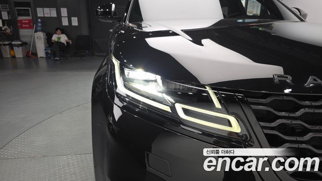 Land Rover Range Rover Velar 2019 — photo 8
