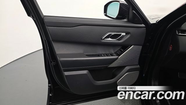 Land Rover Range Rover Velar 2019 — photo 14