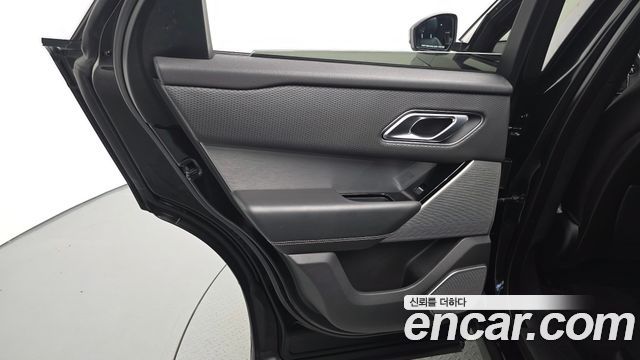 Land Rover Range Rover Velar 2019 — photo 15