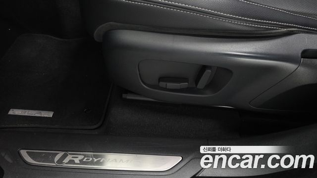 Land Rover Range Rover Velar 2019 — photo 31