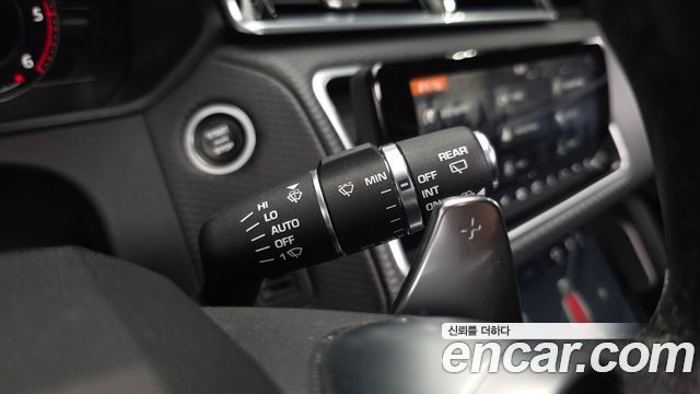 Land Rover Range Rover Velar 2019 — photo 36
