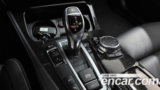 BMW 5-Series 2016 — photo 9
