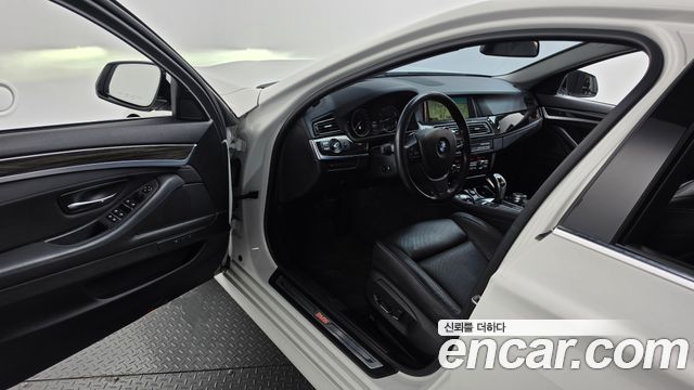 BMW 5-Series 2016 — photo 10