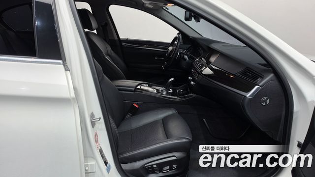 BMW 5-Series 2016 — photo 11