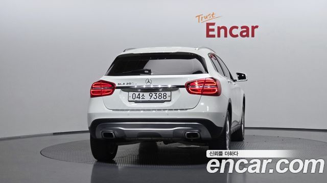 Mercedes-Benz GLA-Class 2017 — photo 4