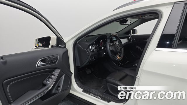Mercedes-Benz GLA-Class 2017 — photo 10