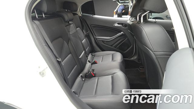 Mercedes-Benz GLA-Class 2017 — photo 11