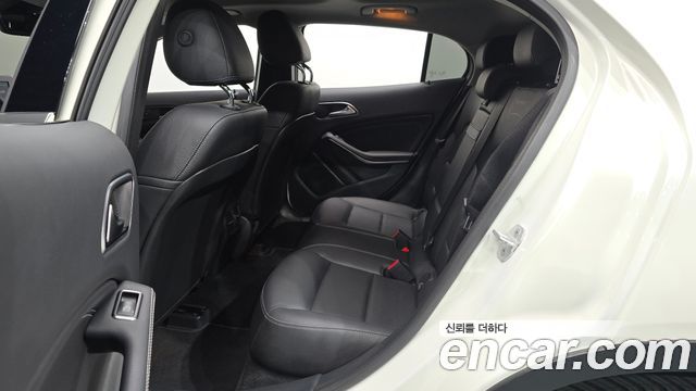 Mercedes-Benz GLA-Class 2017 — photo 12
