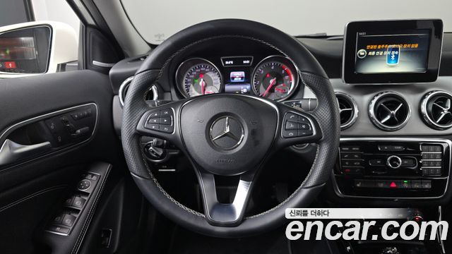 Mercedes-Benz GLA-Class 2017 — photo 13