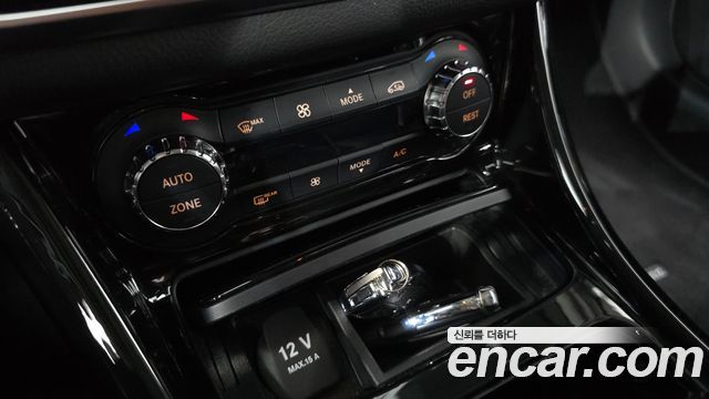 Mercedes-Benz GLA-Class 2017 — photo 18