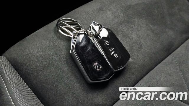 Volkswagen Golf 2024 — photo 17