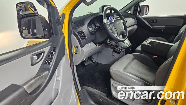 Hyundai Starex 2017 — photo 10