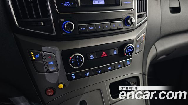 Hyundai Starex 2017 — photo 18