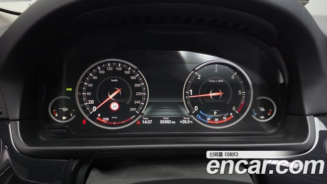 BMW 5-Series 2015 — photo 8