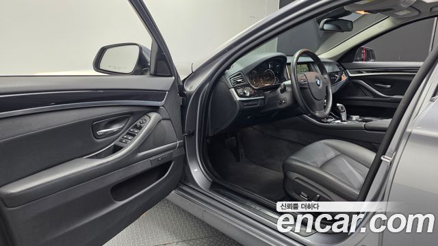 BMW 5-Series 2015 — photo 10