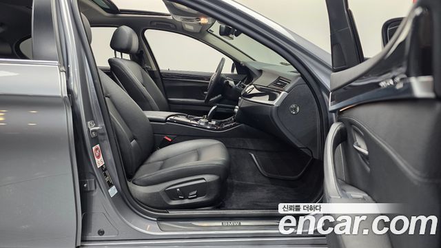 BMW 5-Series 2015 — photo 11