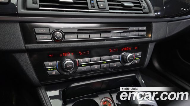 BMW 5-Series 2015 — photo 16