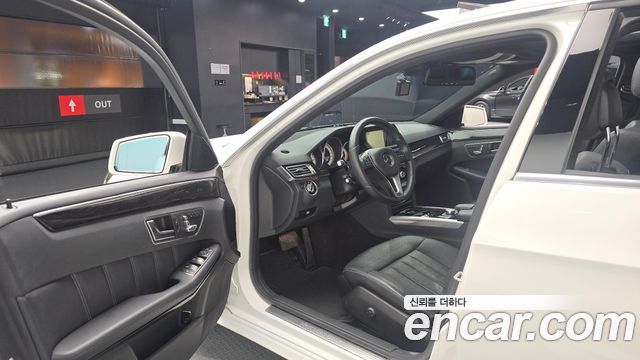 Mercedes-Benz E-Class 2014 — photo 13