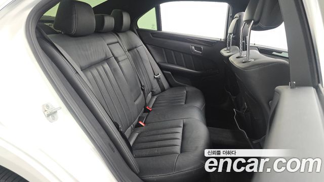 Mercedes-Benz E-Class 2014 — photo 17