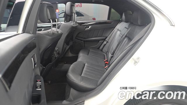 Mercedes-Benz E-Class 2014 — photo 18