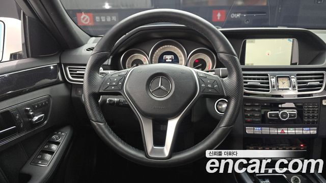 Mercedes-Benz E-Class 2014 — photo 19