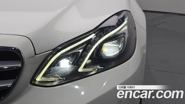 Mercedes-Benz E-Class 2014 — photo 8