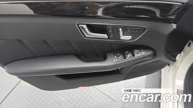 Mercedes-Benz E-Class 2014 — photo 14