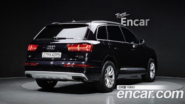Audi Q7 2019 — photo 2