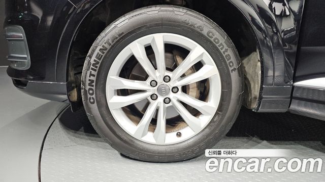 Audi Q7 2019 — photo 5