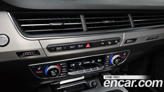 Audi Q7 2019 — photo 25