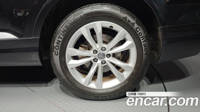 Audi Q7 2019 — photo 7