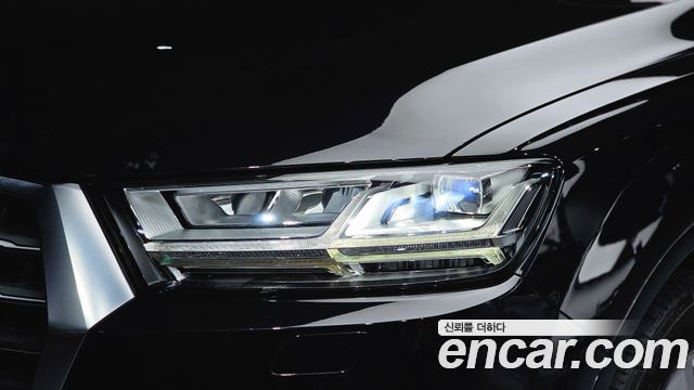 Audi Q7 2019 — photo 8