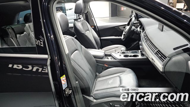 Audi Q7 2019 — photo 16