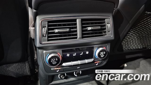 Audi Q7 2019 — photo 34